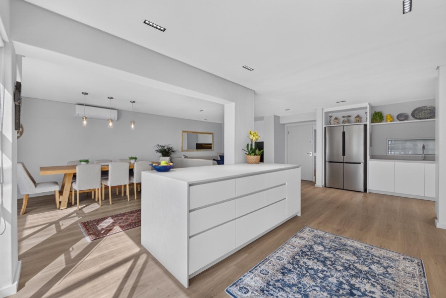 2 Bedroom Property for Sale in Sea Point Western Cape